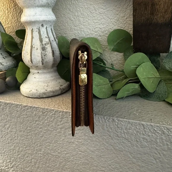 - Louis Vuitton Monogram Porte Monnaie
Zippy Long Wallet/Preloved 1998 - Picture 5 of 17